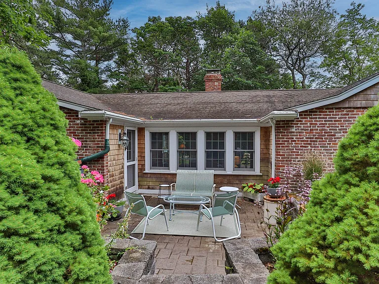 6 Beachway Rd — Photo 4