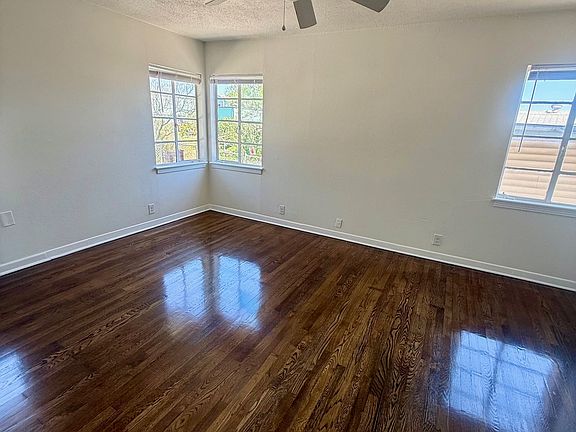 4th image of 217 Deerwood Dr