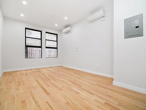 2nd image of 117 W 57th St #4R