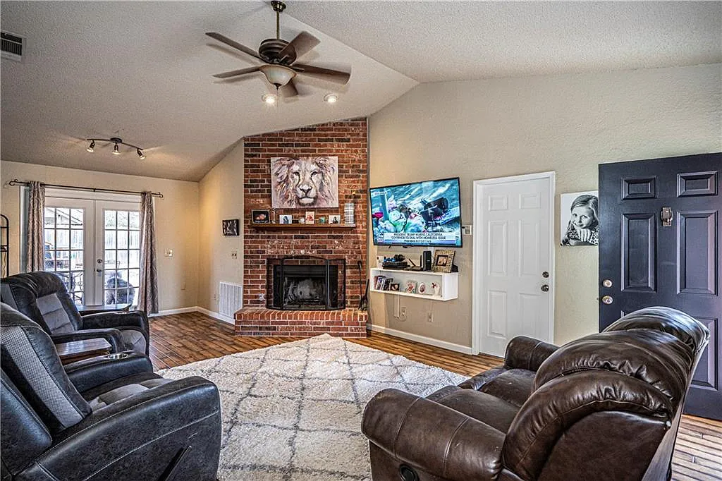 2 bed, 2.0 bath, 1071 sqft, $1,350 — Photo 4