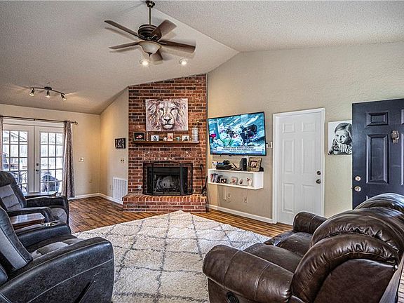4th image of 528 Firelane Rd