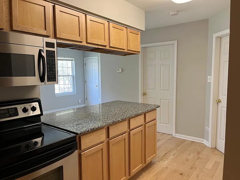 1303 Wyndham Dr — Photo 9