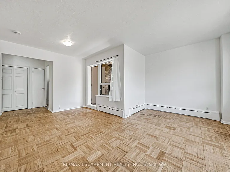 325A James St S #401 — Photo 3