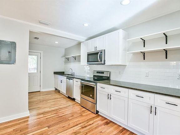 4th image of 432-434 W 8th Ave #432