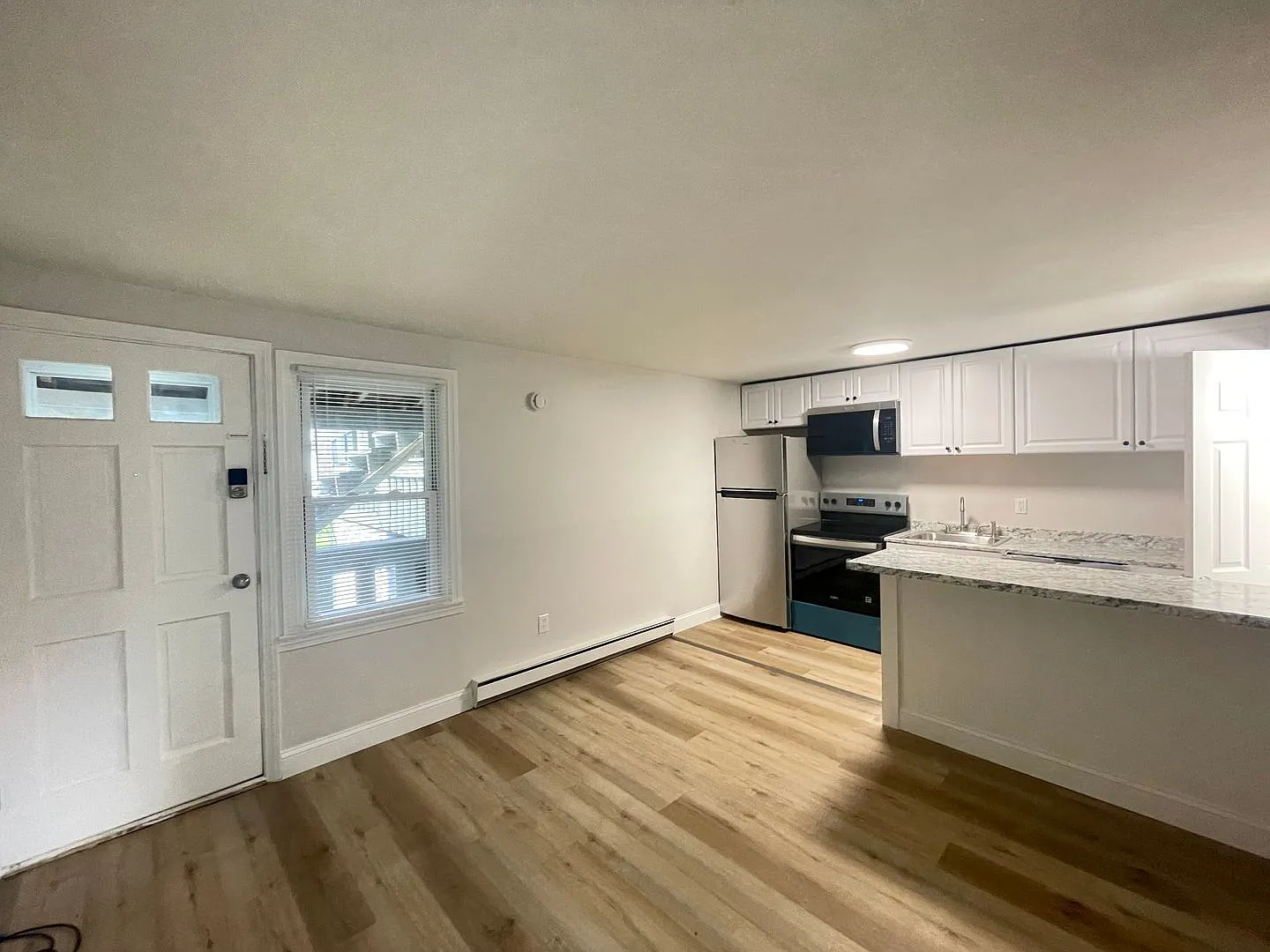 1 bed, 1.0 bath, 397 sqft, $1,695 — Photo 2