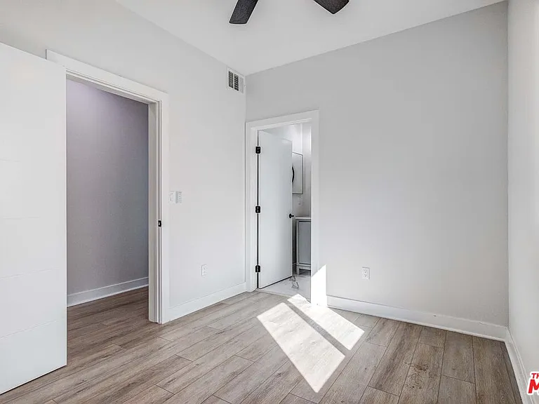624 W 83rd St #1/2 — Photo 4
