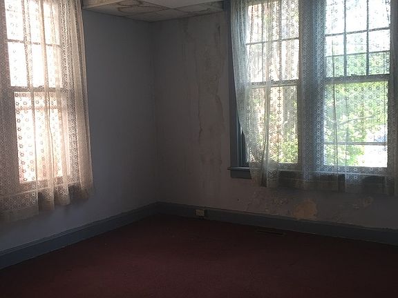 4th image of 14 W Franklin St