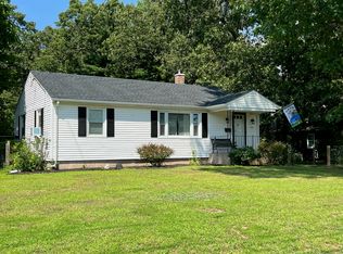 442 Elm St, Windsor Locks, CT 06096