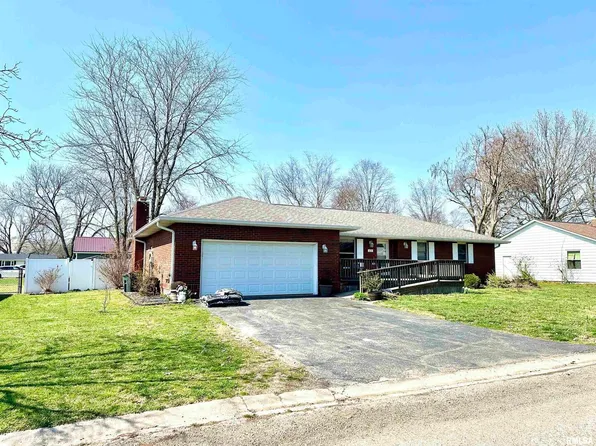333 Country Club Est, Salem, IL 62881