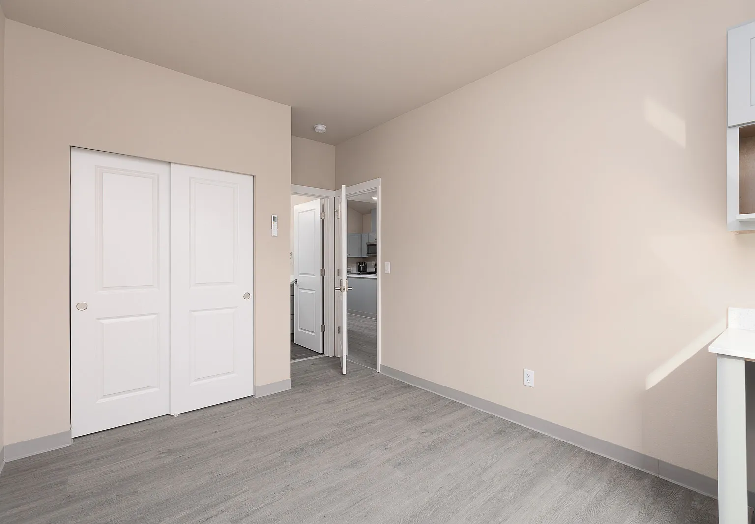 5 bed, 1500 sqft, $1,200 — Photo 2