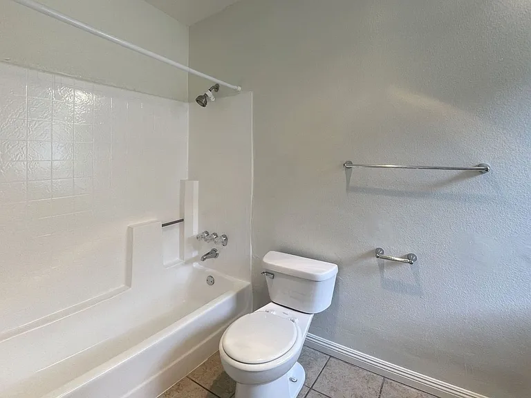 Francis Apartments...Gorgeous Newly Remodeled ...CALL NOW! — Photo 21