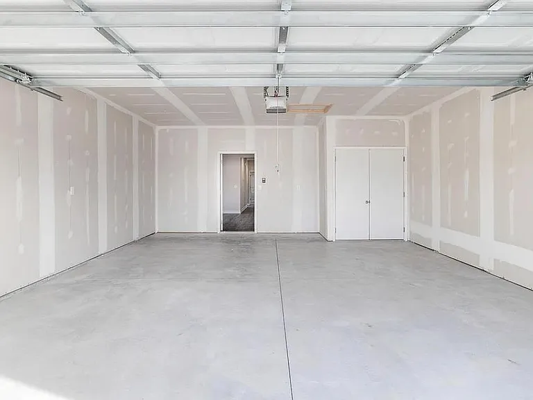 2346 E Cheyenne Ct — Photo 12