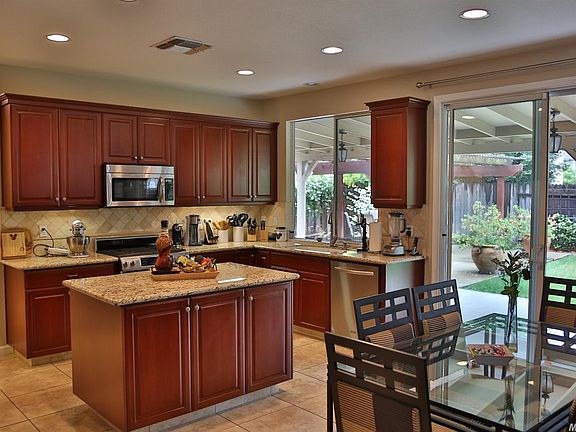 4th image of 2357 Meadowbrook Dr