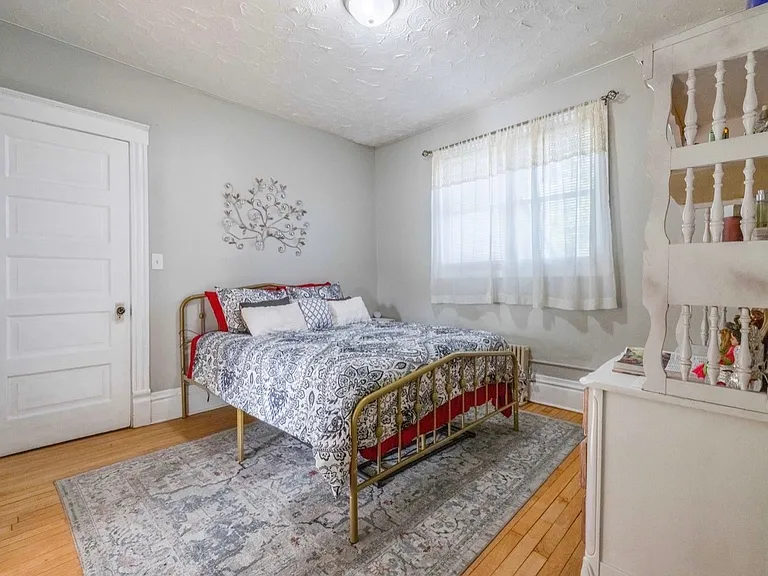 370 Algona Ave #1F — Photo 7