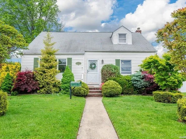 600 Baldwin Drive, West Hempstead, NY 11552