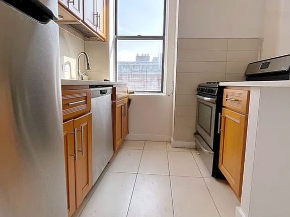 3rd image of 537 Lenox Ave #6