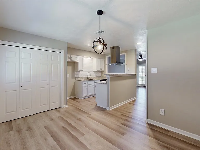1409 Airline Dr #B — Photo 2
