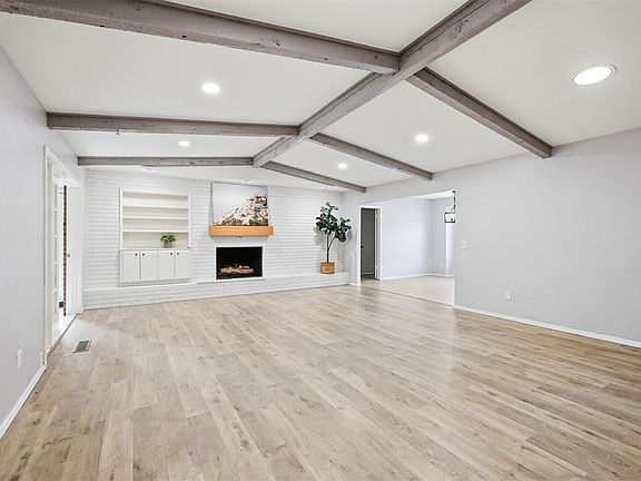 3rd image of 11817 Edgemont Cir