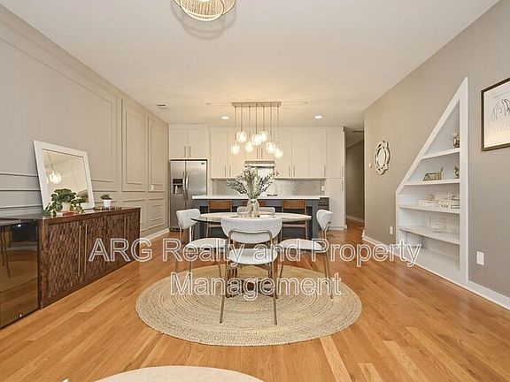 4th image of 472 Martin St SE