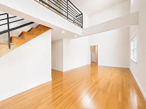 5th image of 401 E 68th St #Bph