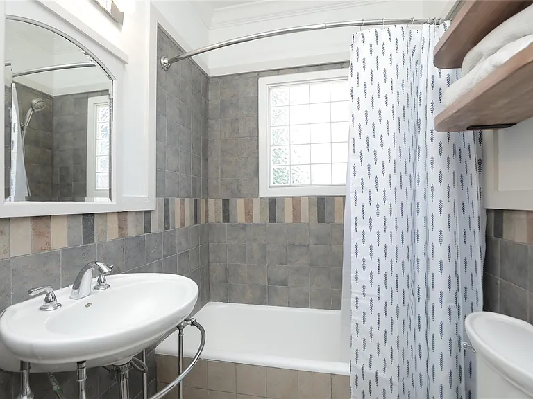 1244 W 21st St — Photo 32
