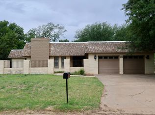 1207 Xenia St, Plainview, TX 79072