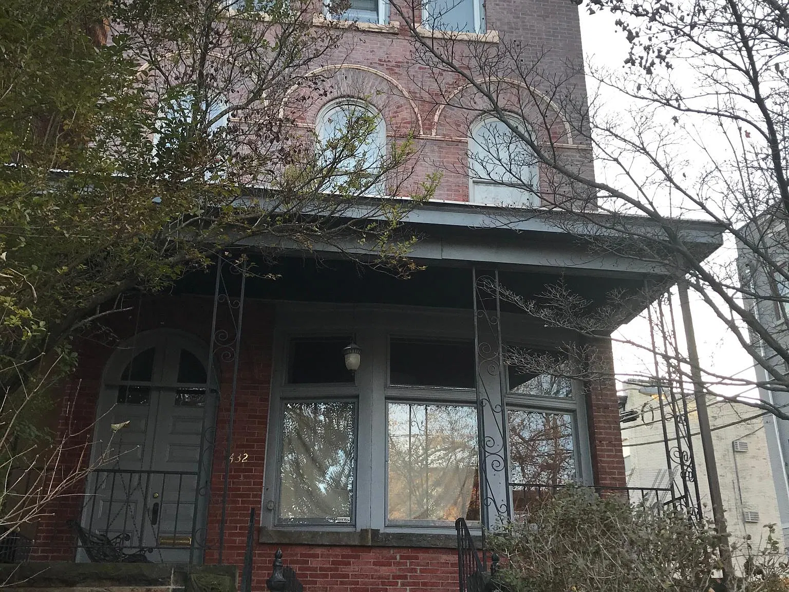 8 bed, 3700 sqft, $7,200 — Photo 1