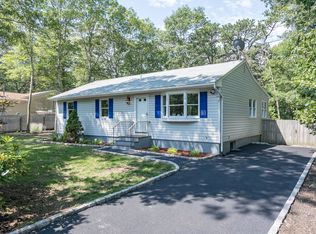 36 Bauer Ave, Manorville, NY 11949