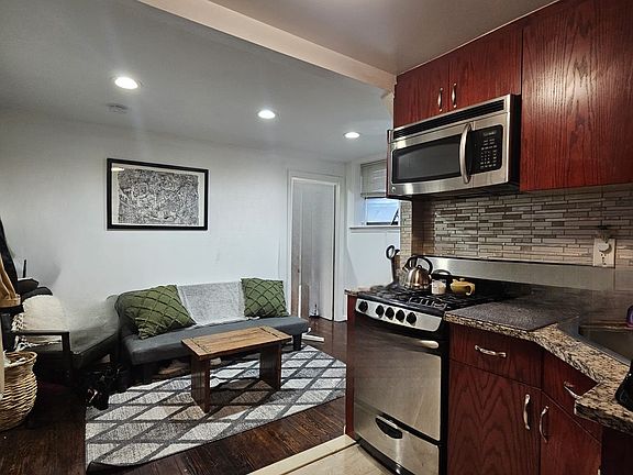 2nd image of 2135 Steinway St #1