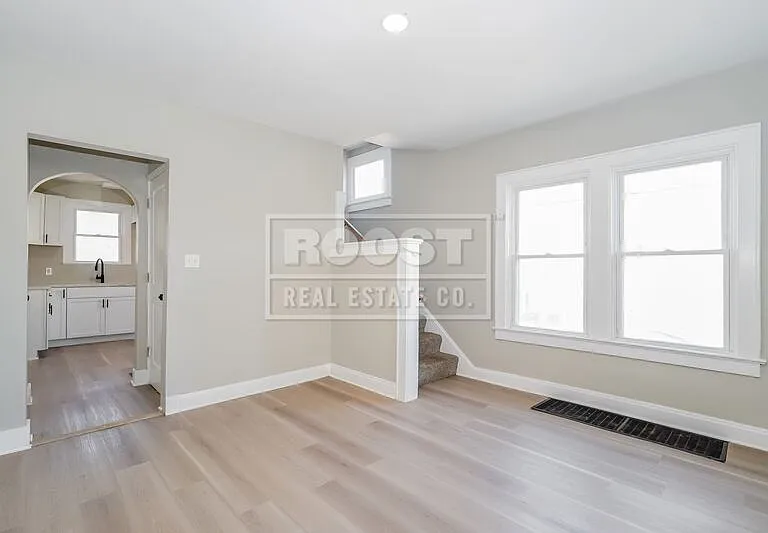 1239 S Champion Ave — Photo 4