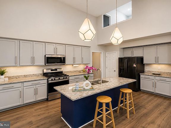 5th image of 813 Mildenhall Ct