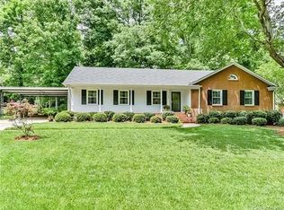 1207 Redcoat Dr, Charlotte, NC 28211