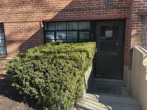 3rd image of 69-69A Strathmore Rd