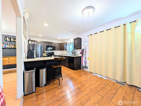 4th image of 1316 130th Street E