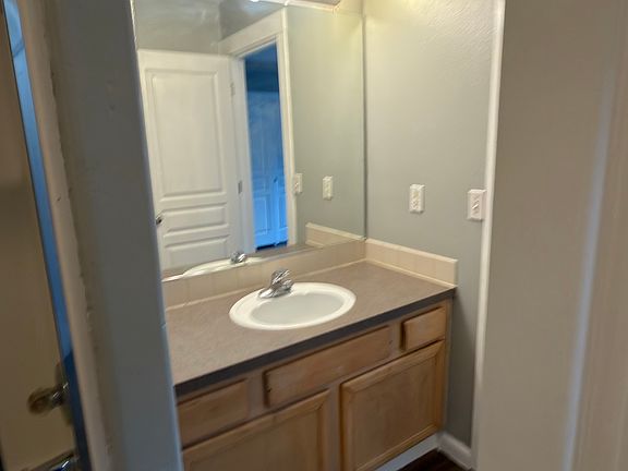 4th image of 598 SE Hale Dr