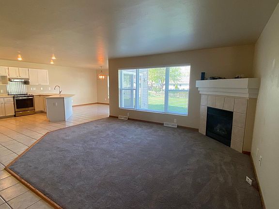 5th image of 151 E River Dr