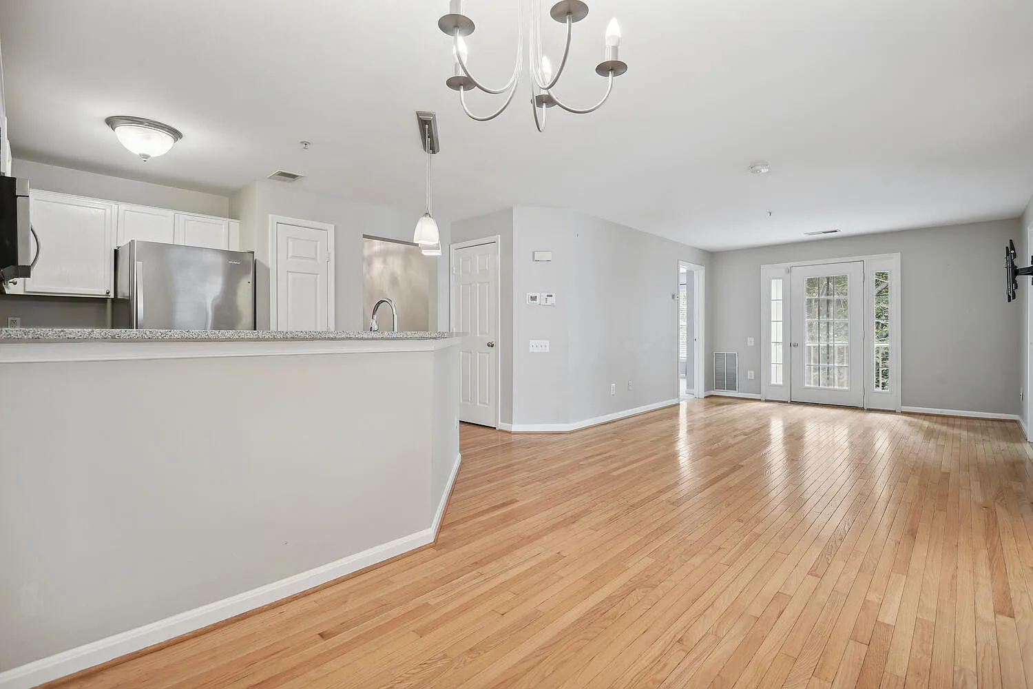 3 bed, 1183 sqft, $2,600 — Photo 3
