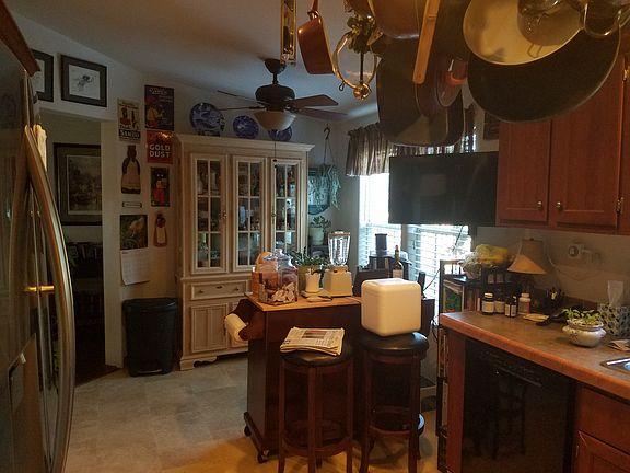 3rd image of 58143 Aurora Dr