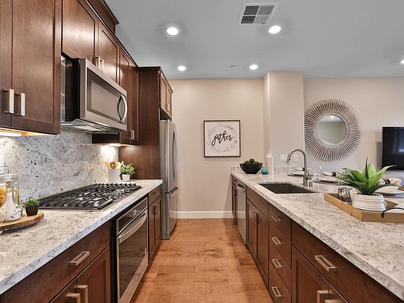 4th image of 17 Lisbon Ln