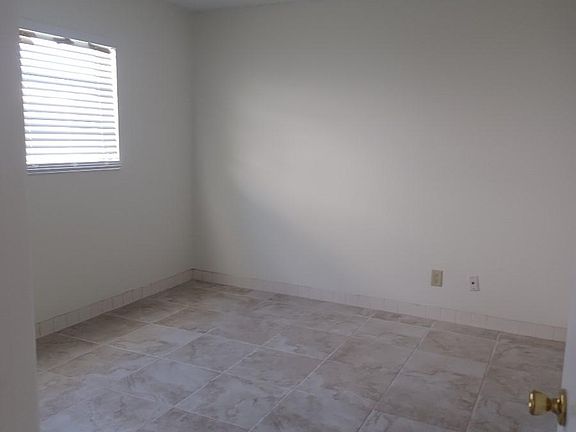4th image of 2813 NE 27th St #2