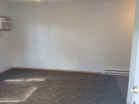 5th image of 930 N Dakota Ave