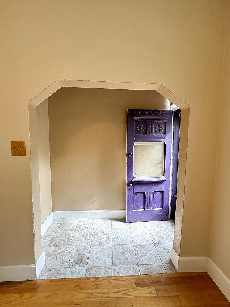 Adorable Sloan's Half Duplex — Photo 3