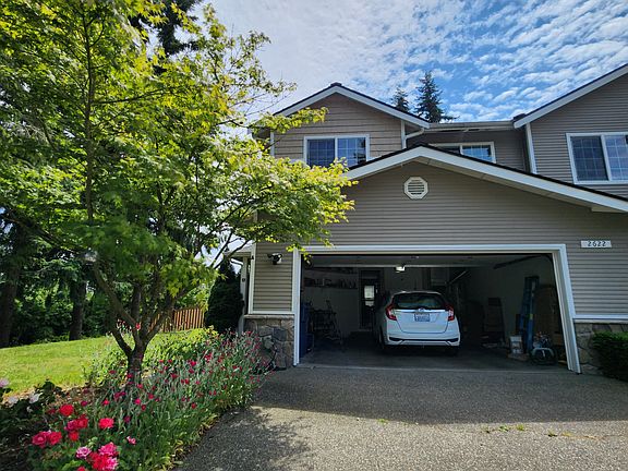 2nd image of 2622A Lincoln Way #A