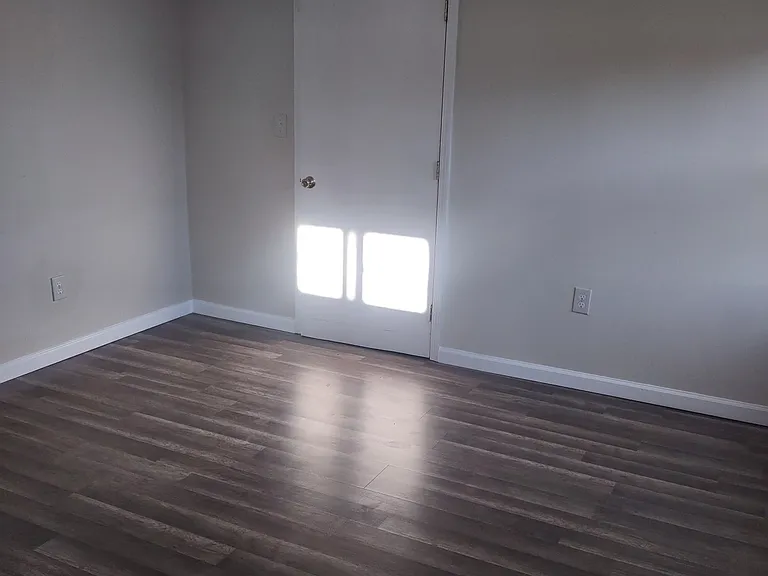 546 W Main St — Photo 3