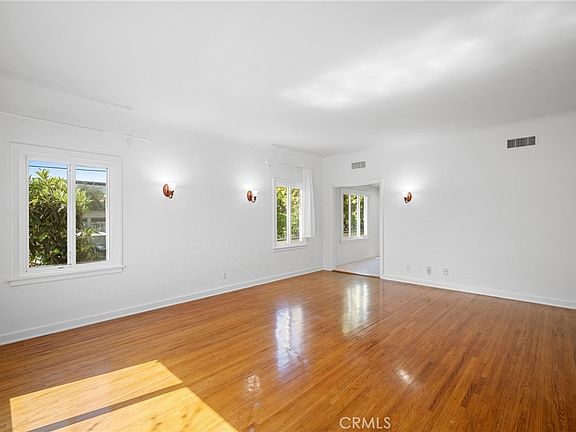 4th image of 216 E Windsor Rd APT 2