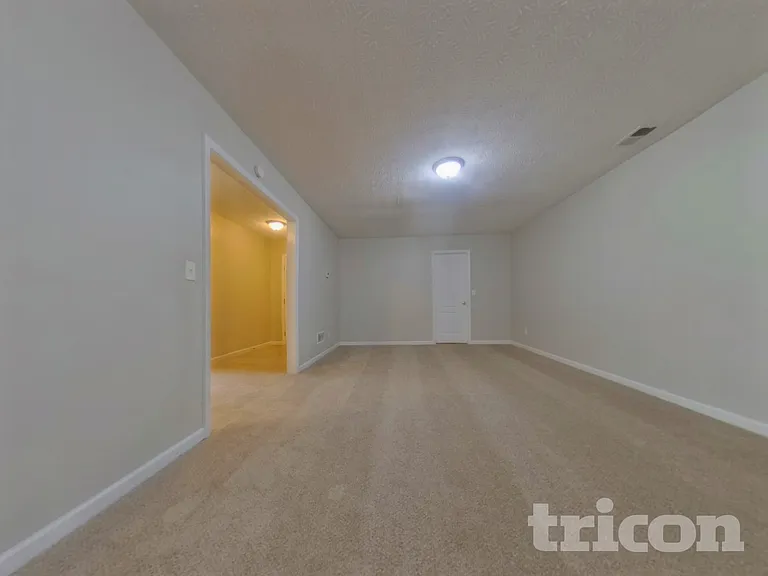611 Hemlock Ct — Photo 18