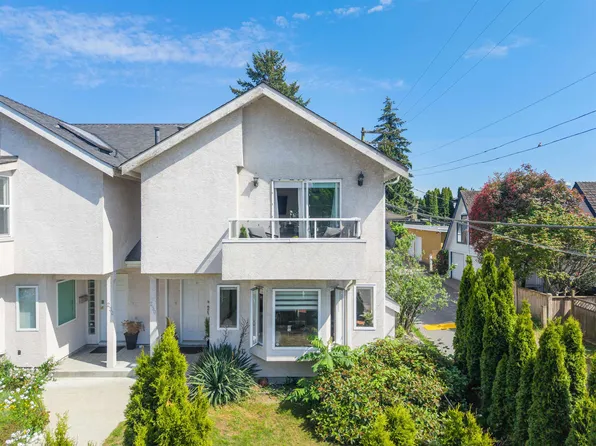 230 Saint Patricks Ave, North Vancouver, BC V7L 3N4