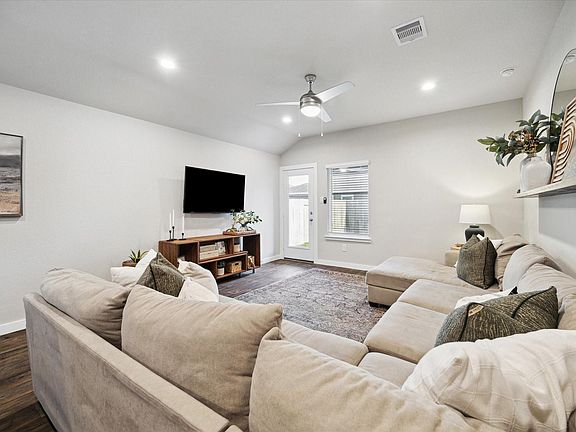 4th image of 9833 Glen Brook Ln