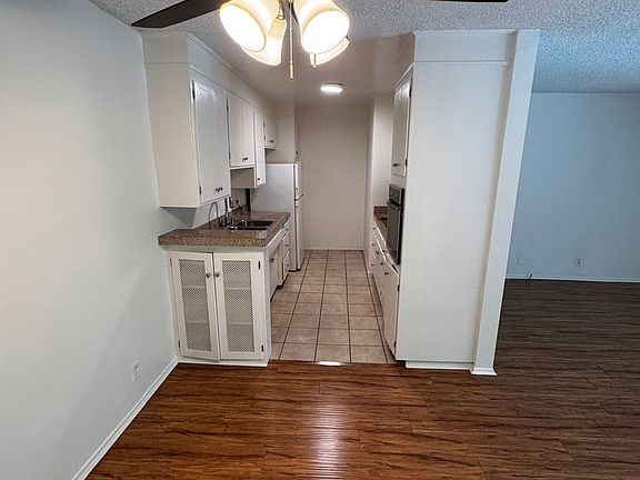 4th image of 919 N Alfred St #105