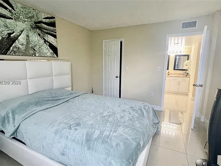 8850 Fontainebleau Blvd #401 — Photo 11